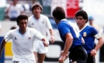 Con la selección ante Argentina y Maradona en 1986