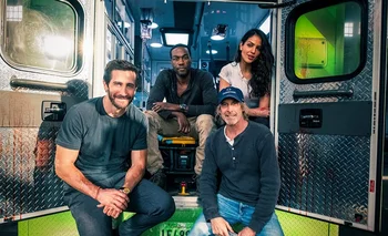 Gyllenhaal, Abdul-Mateen, Bay y González en el set de Ambulancia