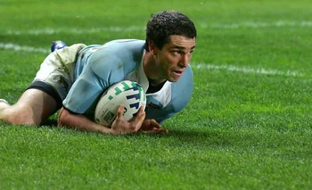 Federico Aramburu anotando un try ante Francia en 2007
