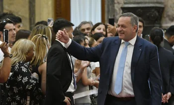 Álvaro Delgado ingresando al Palacio Legislativo