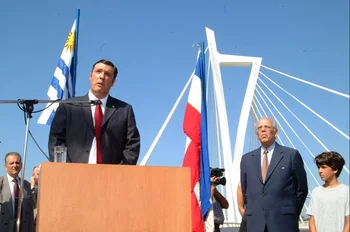 Archivo, Jorge Batlle inaugura el Puente de las Américas en febrero de 2005