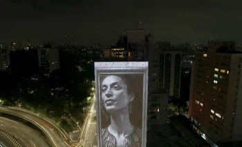 Pintura de Marielle Franco en un edificio de Brasil