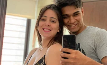 Matías Arezo y su esposa, Camila Cedrés, muy contentos con la citación a la selección uruguaya