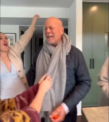 Bruce Willis festeja el cumpleaños con su familia