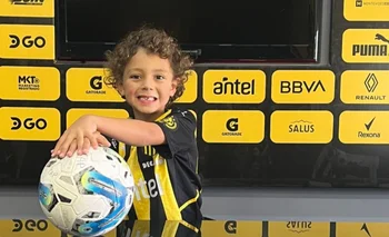 El hijo de Léo Coelho visitó Los Aromos y con la camiseta de Peñarol, disfrutó de un lindo momento´