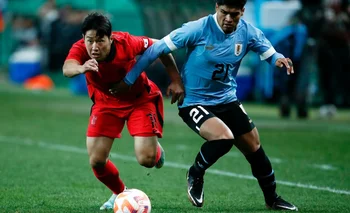 Matías Arezo en su debut con la celeste ante Corea del Sur