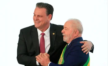 El ministro Fávaro junto al presidente brasileño.