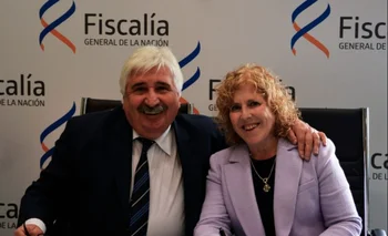 Alicia Ghione junto al fiscal general Juan Gómez