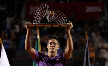 El tenista argentino Sebastián Báez celebra tras ganar la final del último torneo Rio Open ATP 500