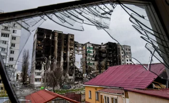 Foto de archivo. Bloque de apartamentos destruido en la calle central de la ciudad de Borodyanka cerca de Kiev, el 05 de abril de 2022