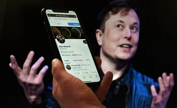 La compañía de Elon Musk lanzó Twitter Blue.