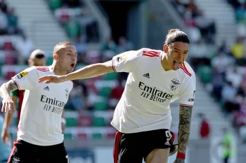 Darwin Núñez celebró un nuevo gol que le dio la victoria de visitante a Benfica ante Marítimo
