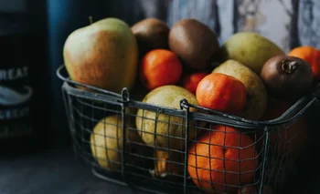 Solo en ciertos hogares se alcanza la cantidad de gramos de frutas y verduras que recomienda consumir la OMS.