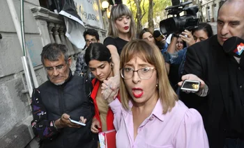 La abogada Soledad Suárez y Romina Celeste a la salida de la Fiscalía de Delitos Sexuales