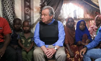 El secretario general de la ONU, António Guterres, en su visita a un campo de refugiados de Somalia
