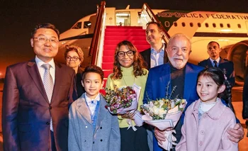 Xi Jinping recibe a Lula en su llegada a China