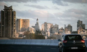 Vista de la ciudad de Montevideo desde el Puente de la Accesos de Montevideo.