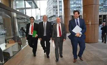 Conrado Rodríguez, Germán Coutinho, Jorge Alvear y Adrián Peña llegando a Torre Ejecutiva