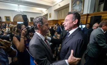 El senador Guido Manini Ríos junto con el ministro de Salud, Daniel Salinas (foto archivo)