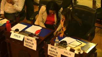 Los parlamentarios de El Salvador aceptaron con 64 votos a favor, 19 en contra y un ausente destituir a los magistrados de la Sala de lo Constitucional de la CSJ