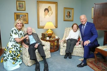 Los Biden visitaron a los Carter en su casa en Georgia.