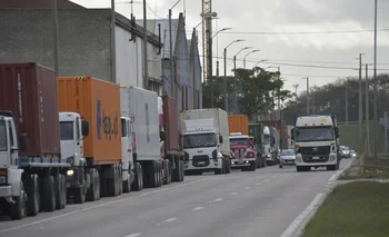 Camiones en los accesos al Puerto de Montevideo