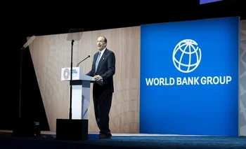 Axel van Trotsenburg, director gerente senior del Banco Mundial, presenta el informe sobre migración y desarrollo