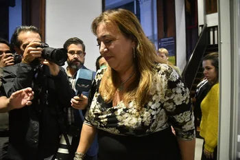 Moreira a la salida de la conferencia que dio el viernes luego de que el presidente le pidiera la renuncia