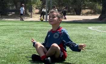 Luciano Giménez, el hijo menor de José María Giménez, sigue haciendo goles e inauguró un nuevo festejo de gol