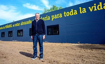 Gregorio Pérez visitó la nueva residencia para juveniles de Peñarol