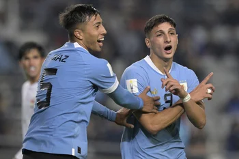 Andrés Ferrari celebra el segundo de Uruguay ante Irak
