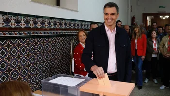 Pedro Sánchez votó en un colegio del barrio madrileño de Moncloa.