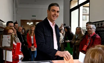 Pedro Sánchez vota en las elecciones españolas