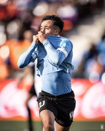 Franco González celebra su gol para Uruguay ante Túnez