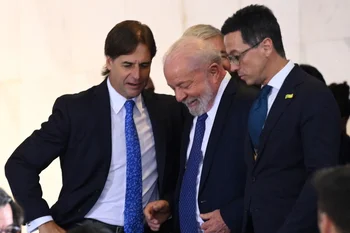 Lacalle Pou le da una "carta de crédito" a Lula para cerrar con UE