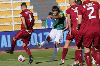 Marcelo Moreno Martins abre el marcador para Bolivia ante Venezuela