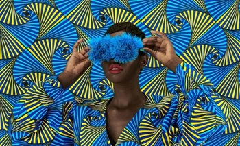 Inspirada por las imágenes que vio en la colección de revistas Vogue de su hermana, Muriu se dedicó a la fotografía comercial, que en Kenia está dominada por hombres