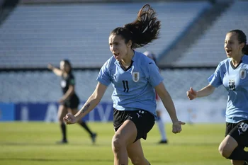 El festejo de Esperanza Pizarra, autora del primer gol