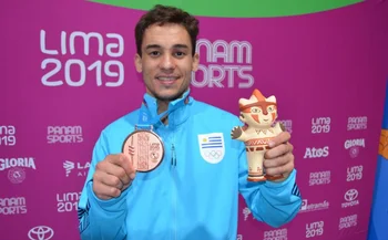 Maxi Larrosa con su bronce en Lima 2019
