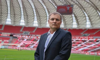 Diego Aguirre fue presentando como nuevo entrenador de Inter de Porto Alegre 