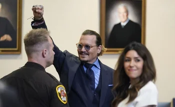 El jurado falló a favor de Johnny Depp en el juicio que inició contra su exesposa por difamación
