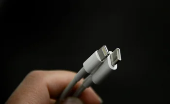 El cargador Lightning de Apple y el USB-C
