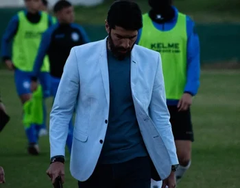 Sebastián Abreu dirigió su tercer partido a Paysandú FC en la Primera división amateur 