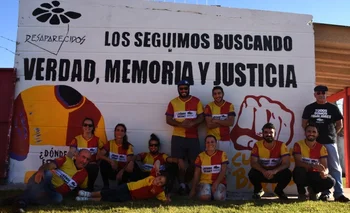 Promoción de camiseta de Villa Española con la frase "¿Dónde están?", en alusión a la lucha por la búsqueda de detenidos desaparecidos, utilizada en 2020