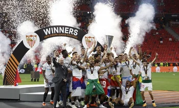 El Sevilla celebra por séptima vez una copa continental.