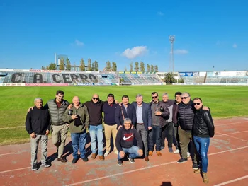 Presidentes de clubes afines durante una reunión en el Estadio Luis Tróccoli