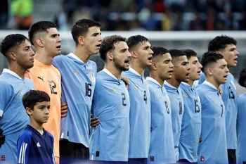 El equipo de Uruguay en el himno