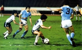 Japón 1979, engancha Maradona, marca Alaguich