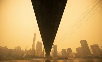 Neblina naranja en la ciudad de Nueva York
