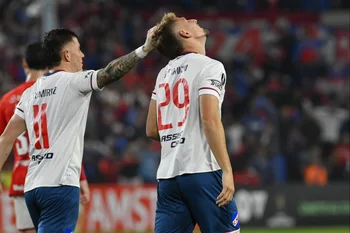 El Colo Ramírez felicita a Damiani por su gol